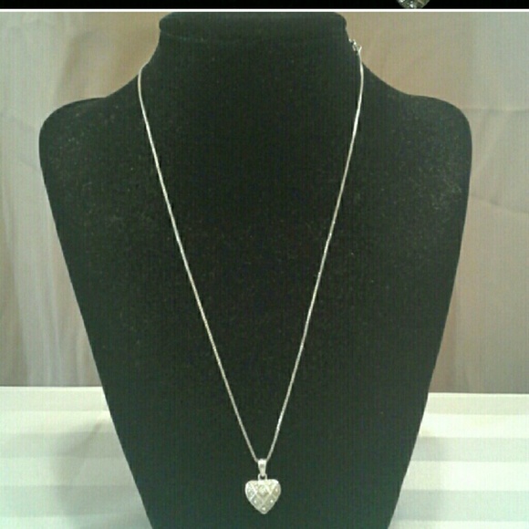 18K Gold Heart Necklace Italy - Picture 3 of 8